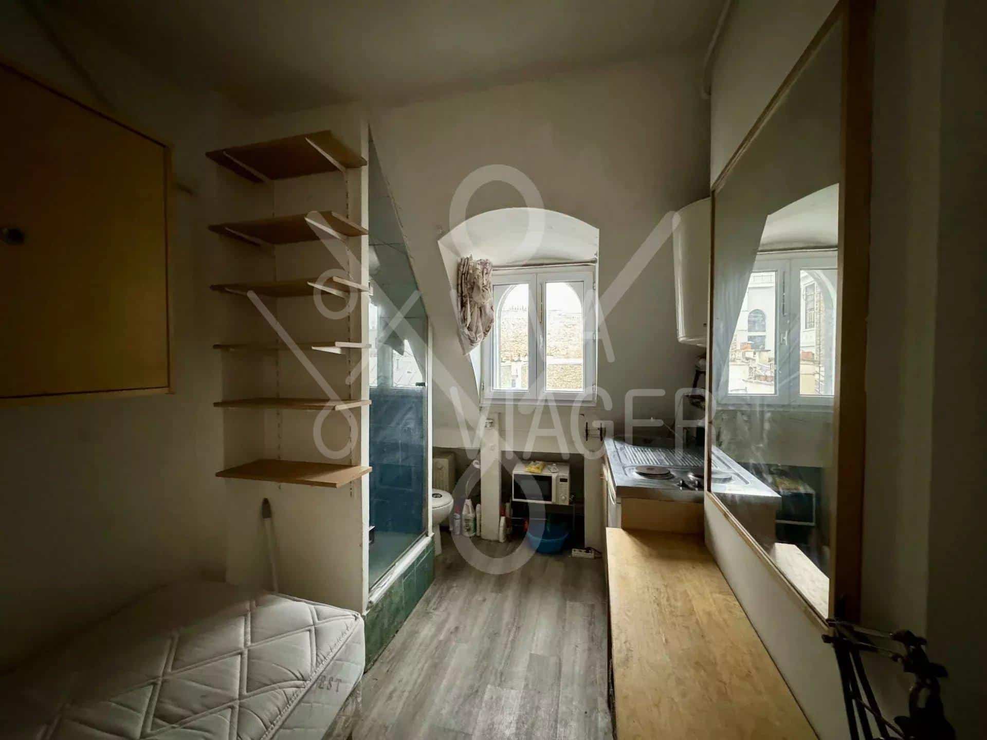 Chambre de Service Paris 8ème – Viager Libre