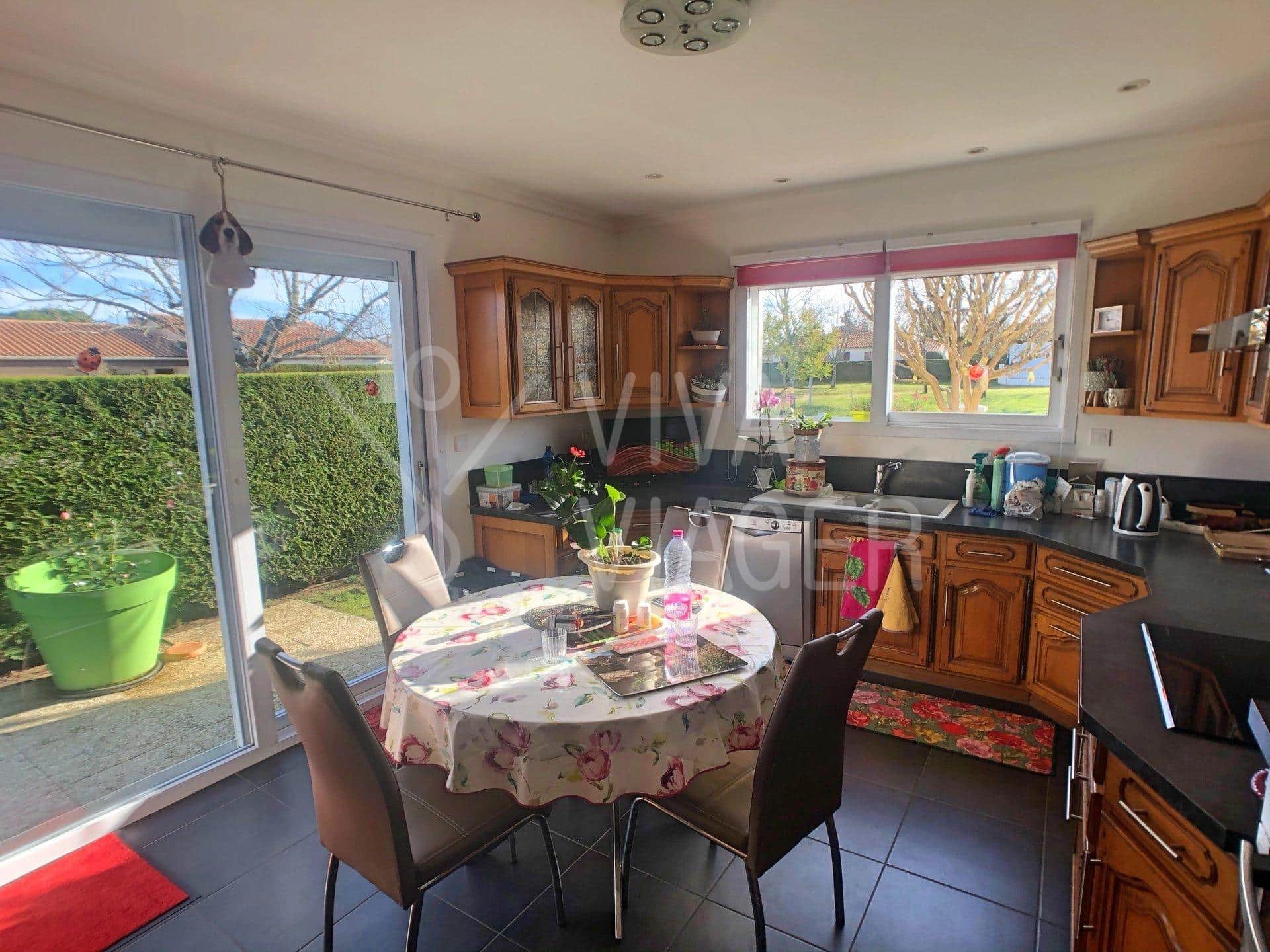 42010740c46bc778bf6c37fcd2ea6098_b8b1159831_1920-original-38483 Maison – Viager occupé – SAUJON (Charente-Maritime)