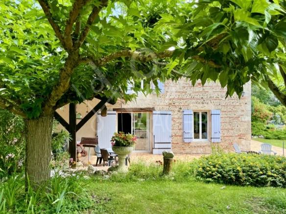 Maison en pierre 200 m² – – Vente à terme libre – Fals (47) – Parc arboré de 8 000 m²
