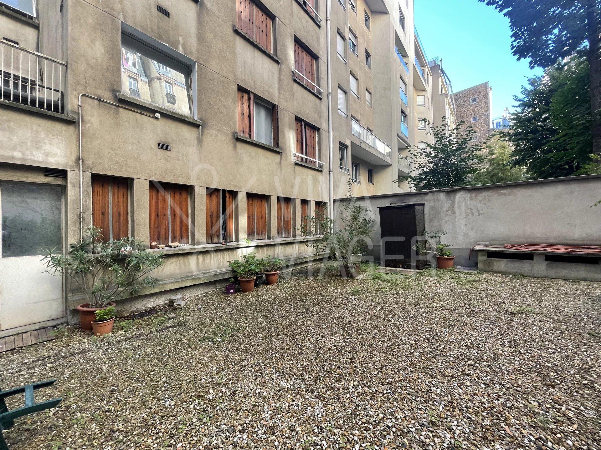 64da2aa186c9b1b0a7daab8af2216a5b_ee3b82be6f_1920-original-38565 Chambre de Service Paris 16ème – Viager Occupé