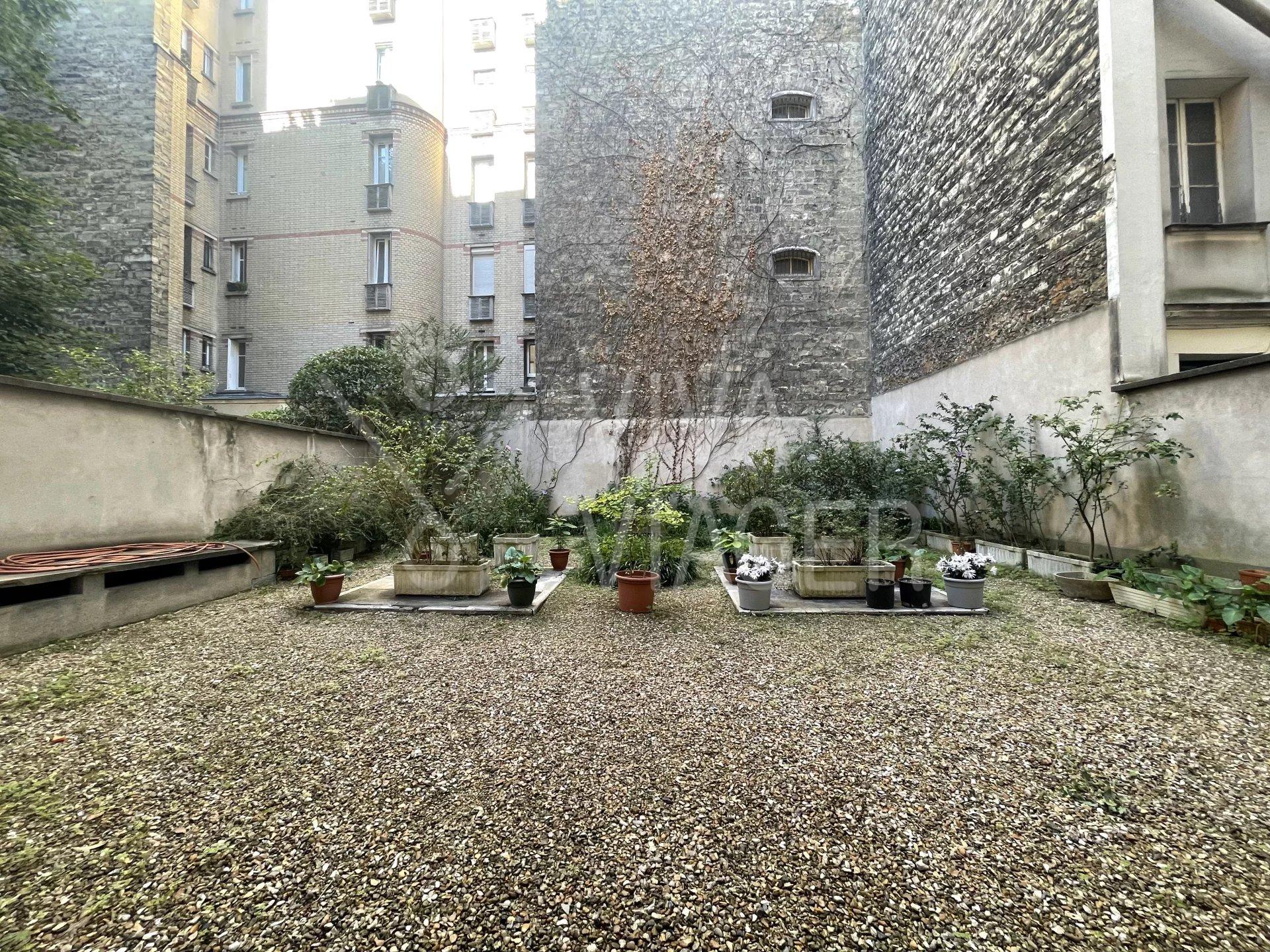 67b81d638a103c8a55ec17d76bb4894d_84d3859082_1920-original-38565 Chambre de Service Paris 16ème – Viager Occupé