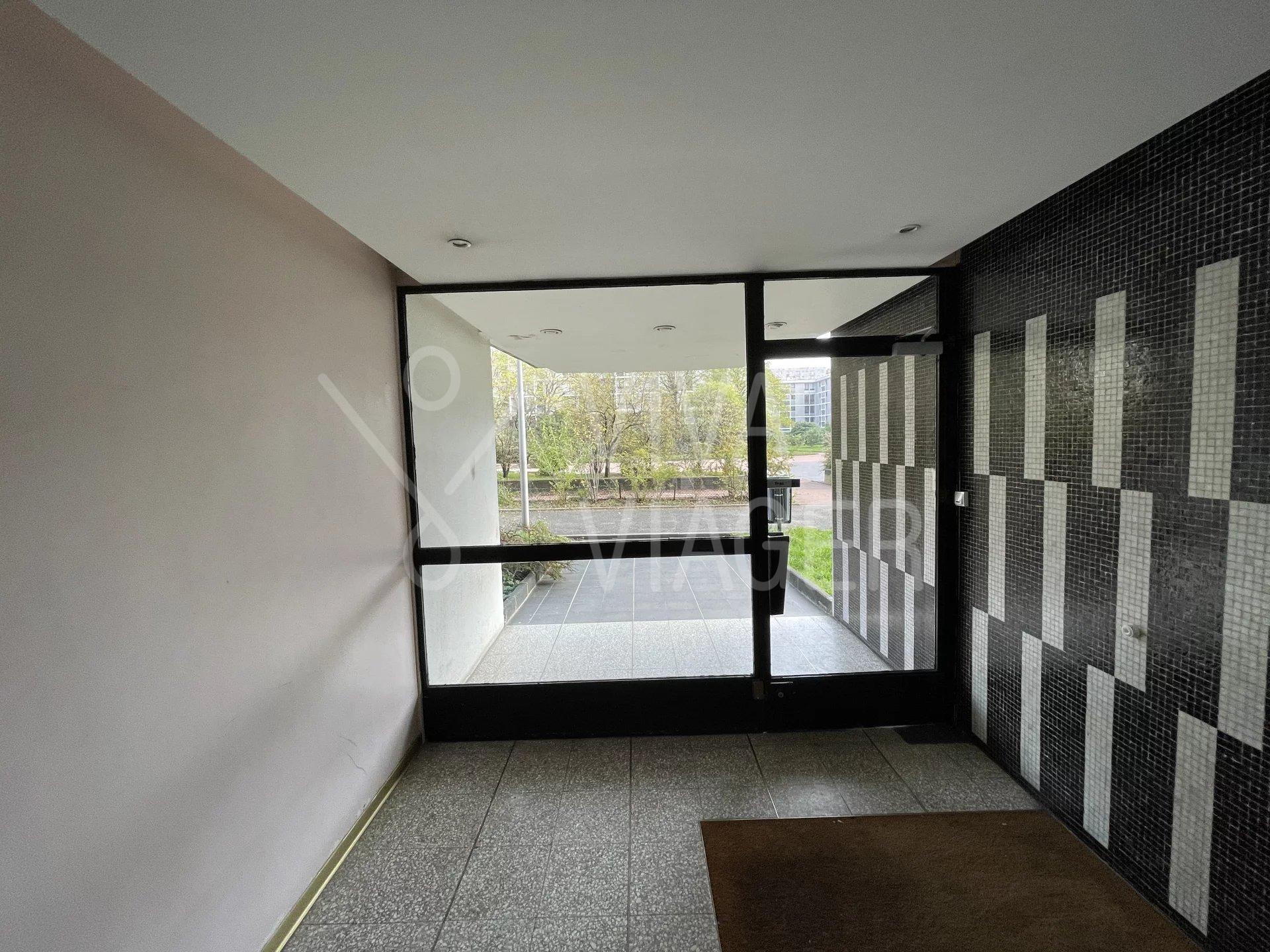 78affc9f33c08d0157bef074061d594f_fbe6b334de_1920-original-38232 Appartement 2P de 45 m² – Viager Libre – Paris 20
