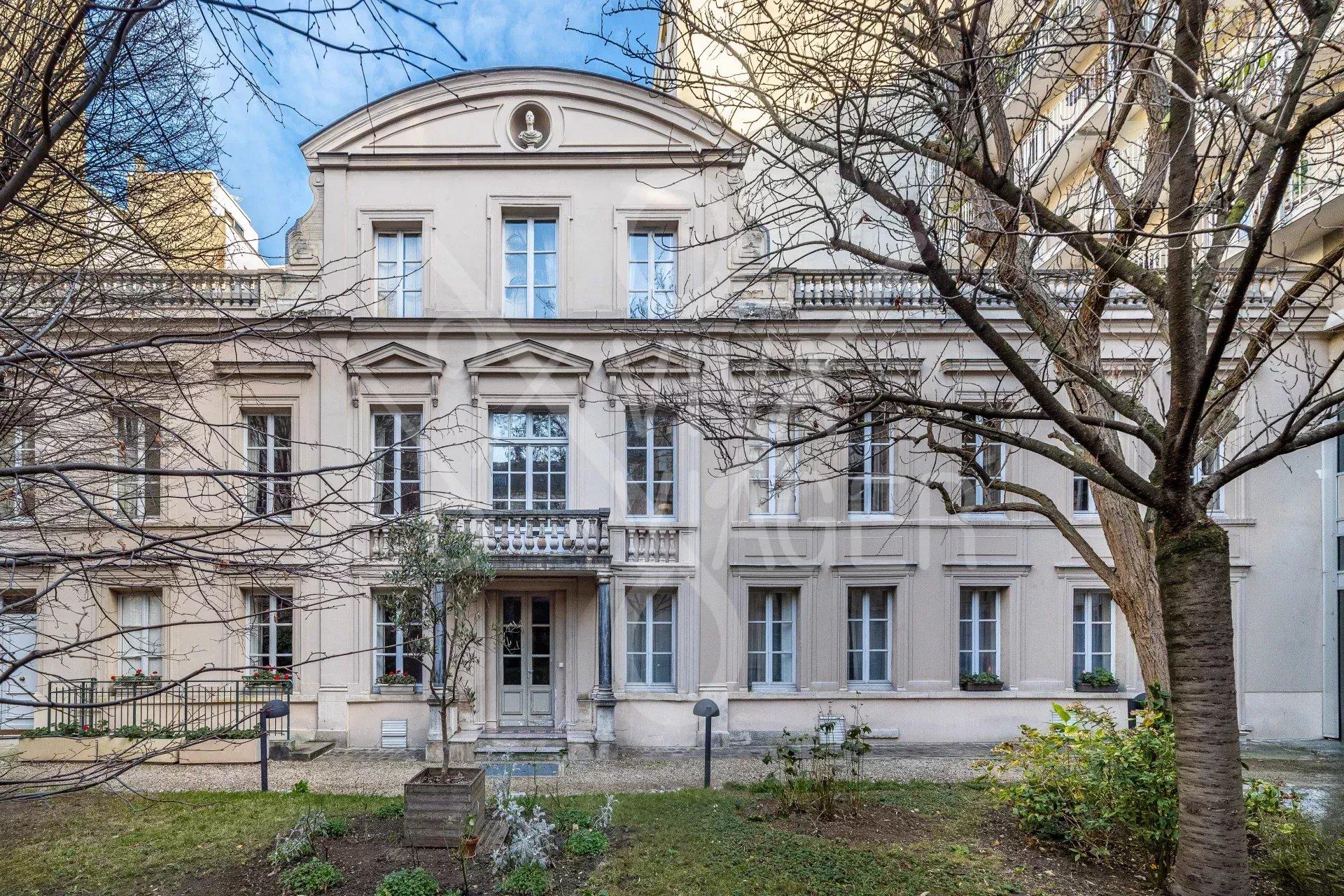 87fb83f7f9c71342480cc2397fbf9668_1d0a3fad9b_1920-original-39866 Duplex 5P 127m² – Nue-propriété – Paris 5ème Val-de-Grâce