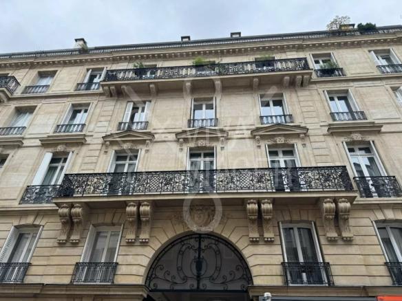 Chambre de Service Paris 8ème – Viager Libre