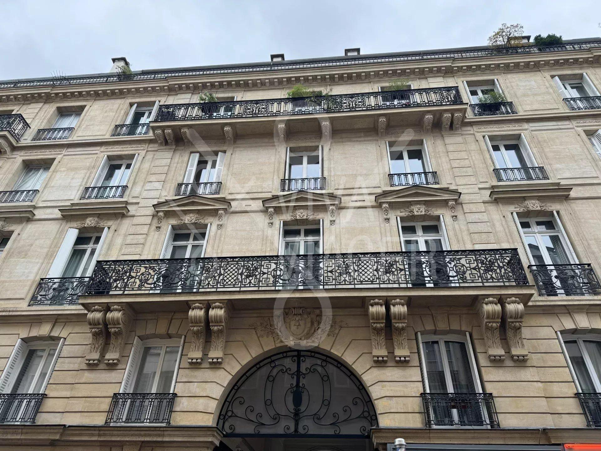 Chambre de Service Paris 8ème – Viager Libre